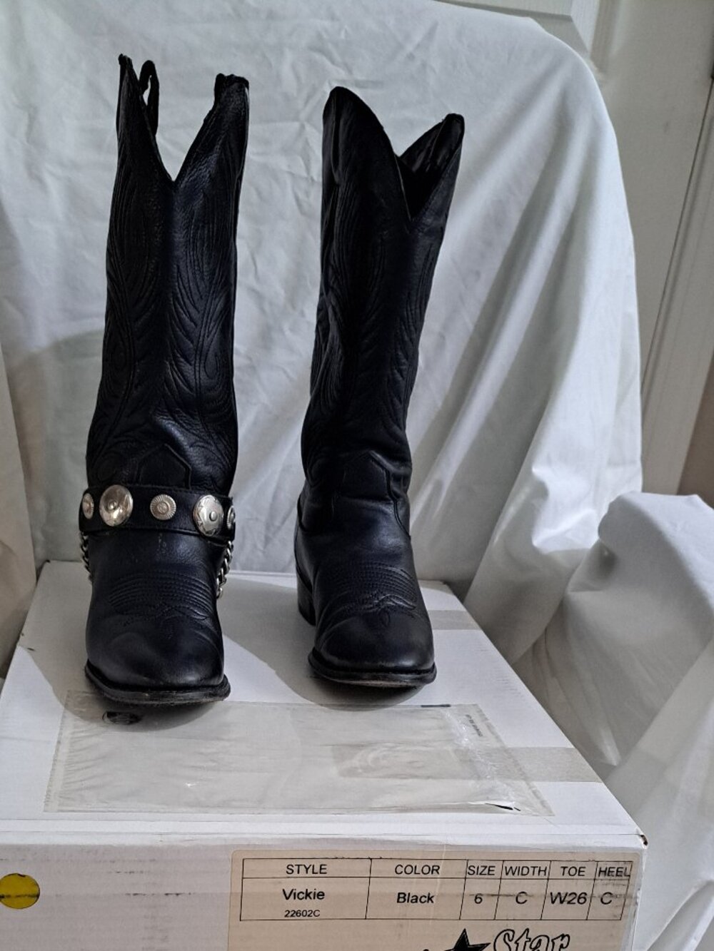 Evenin' Star women's Vickie leather boots size 6
